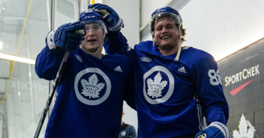 Nylander celebrates new contract with his teammates