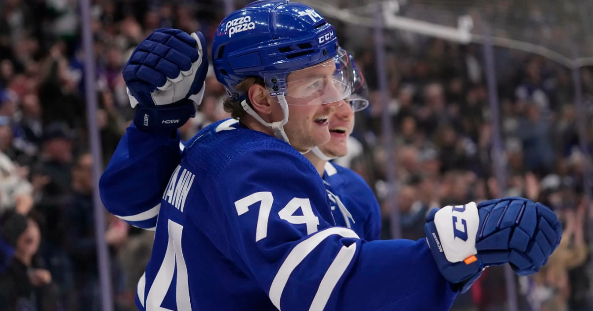 Maple Leafs lose two players to injury on Saturday night.