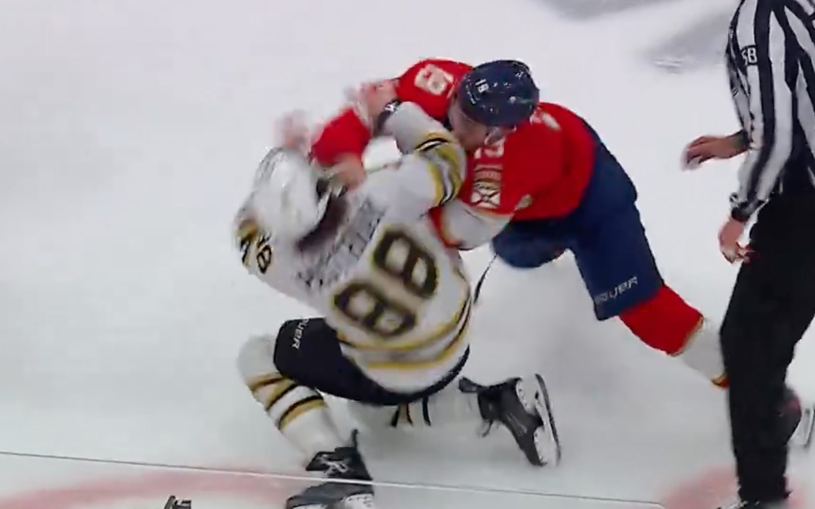 Matthew Tkachuk and David Pastrnak throw down, land huge punches in heated fight! 