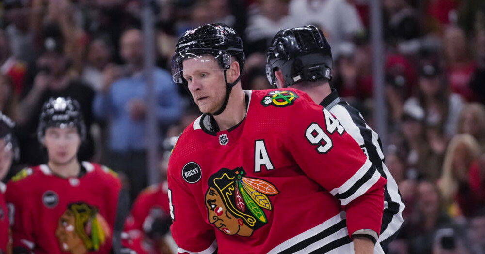 Blackhawks officially name Corey Perry's replacement