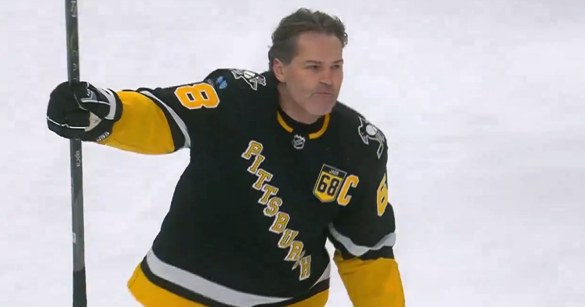 Must see: Jaromir Jagr's final lap as a Pittsburgh Penguin.