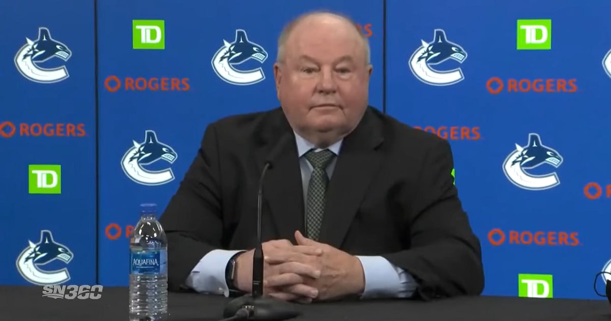 Former NHL players respond to Canucks' treatment of Bruce Boudreau.