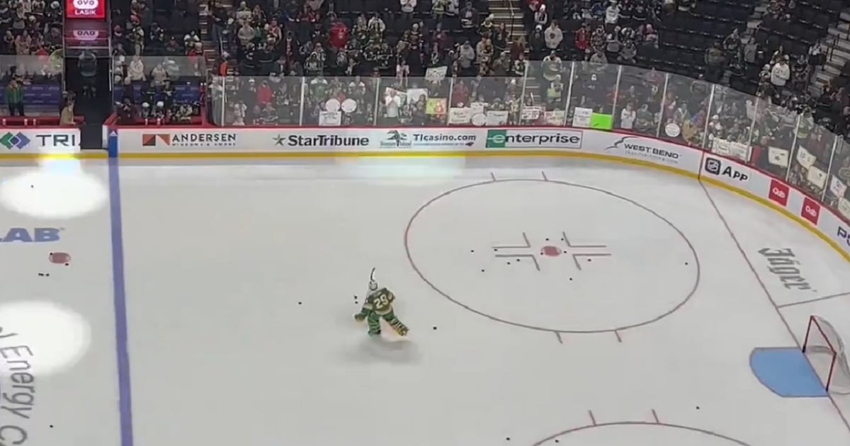 Marc-Andre Fleury skates out solo for his 1000th NHL game.