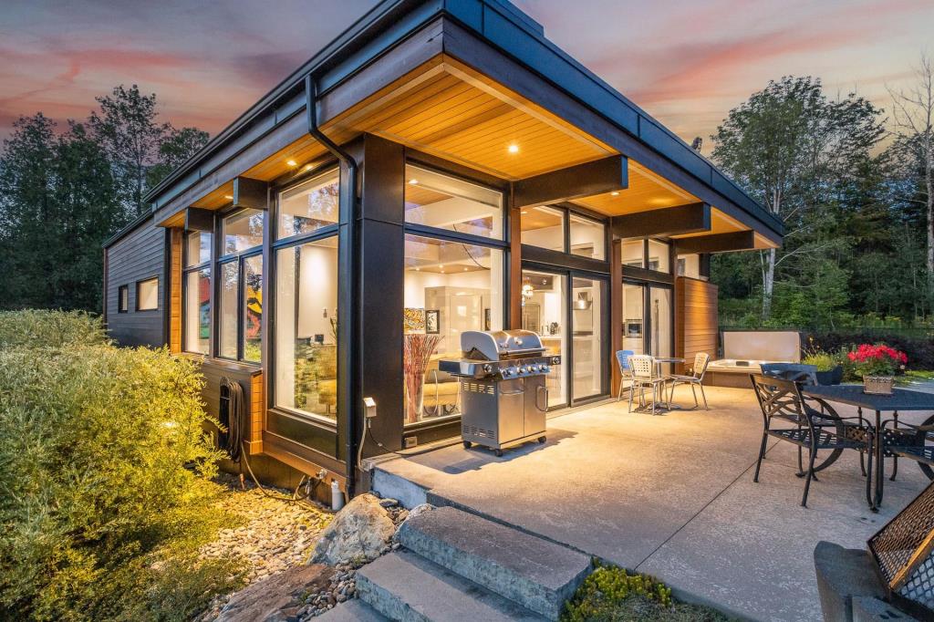Unique propriété contemporaine à concept ouvert au cœur d'une réserve naturelle protégée