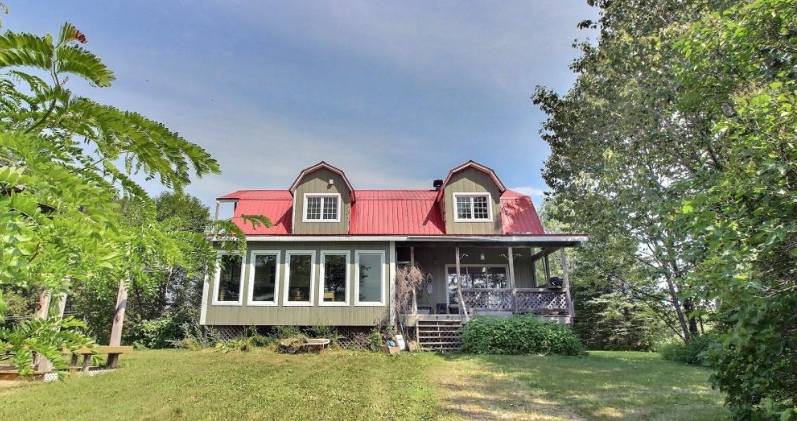 Magnifique fermette en Gaspésie sise sur plus de 4 511 000 pieds carrés de terrain