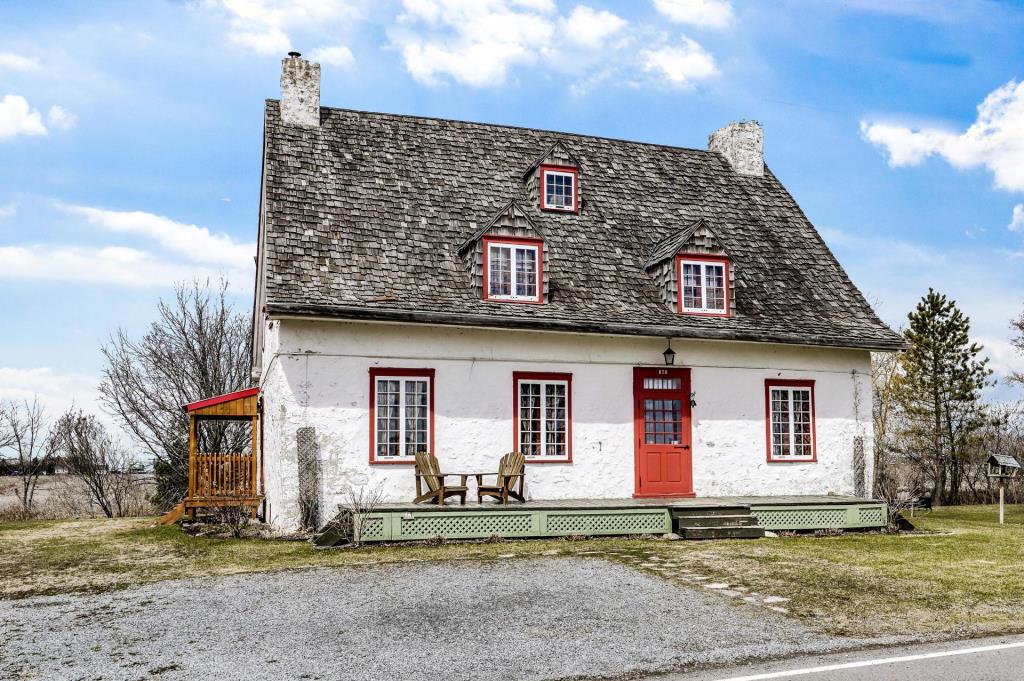 Le bois et la pierre sont à l'honneur dans cette authentique ancestrale de 1790