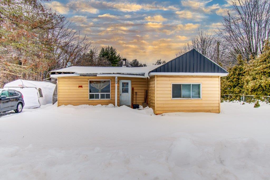 Lumineuse maison de campagne de 3 chambres à vendre pour 179 000$