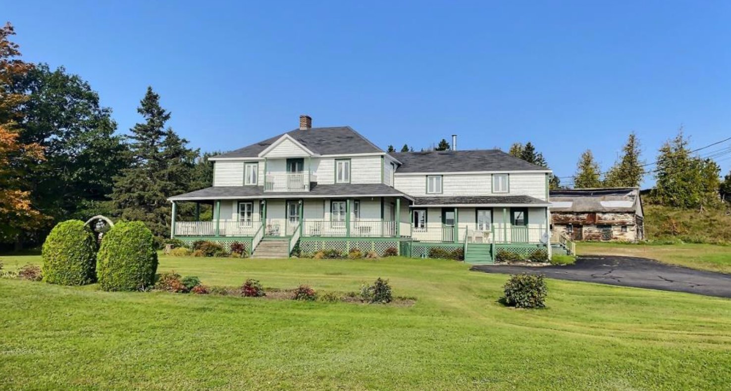 Splendide maison bicentenaire à vendre au coeur de Charlevoix