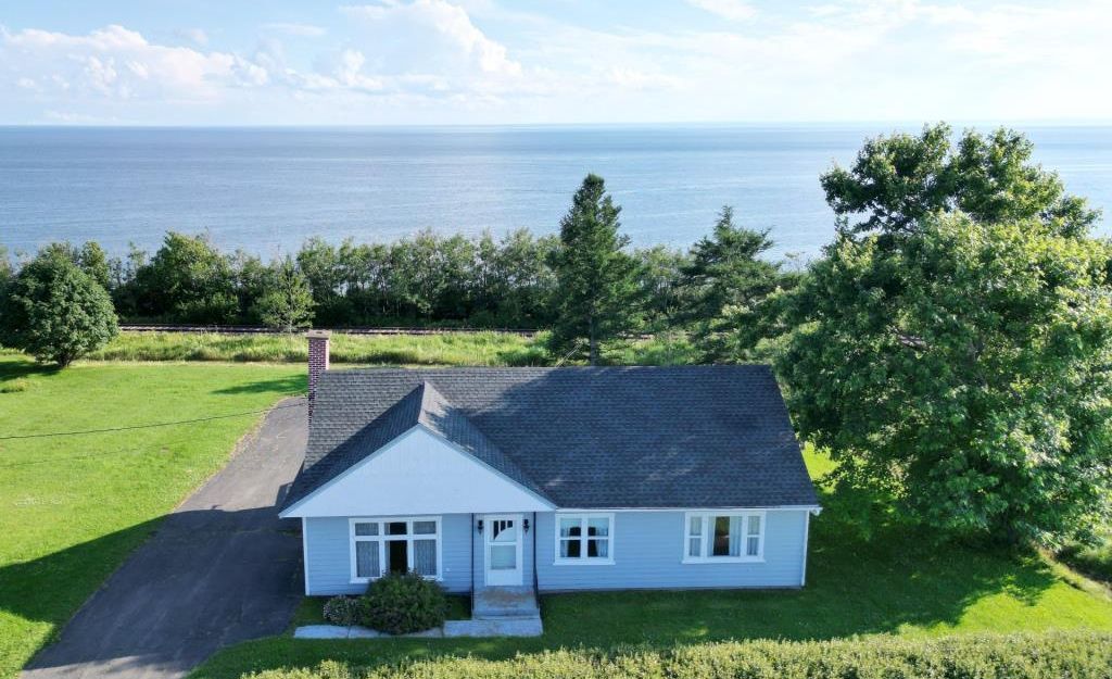 Mignon cottage à 175 000 $ avec une vue imprenable sur l'eau
