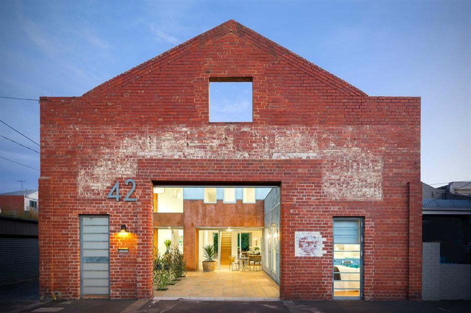 Incroyable conversion d’une usine sidérurgique en maison moderne