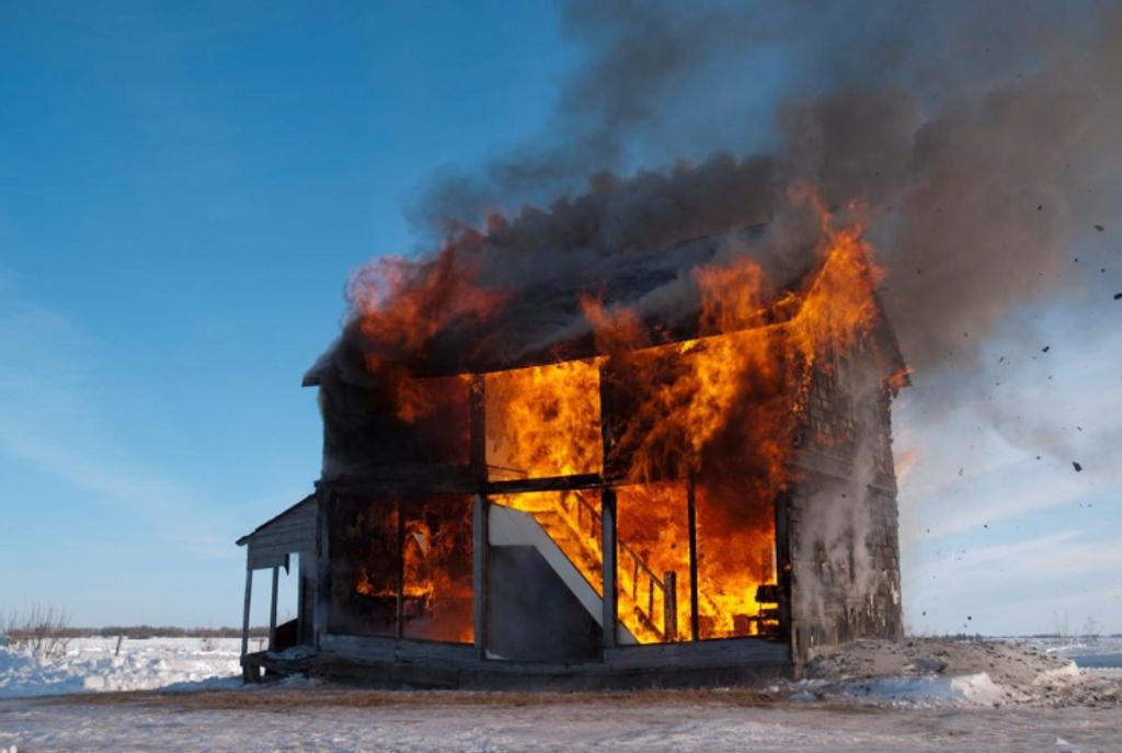 Cette ferme qui a brulé a été abandonnée, puis transformée en un projet unique au monde.