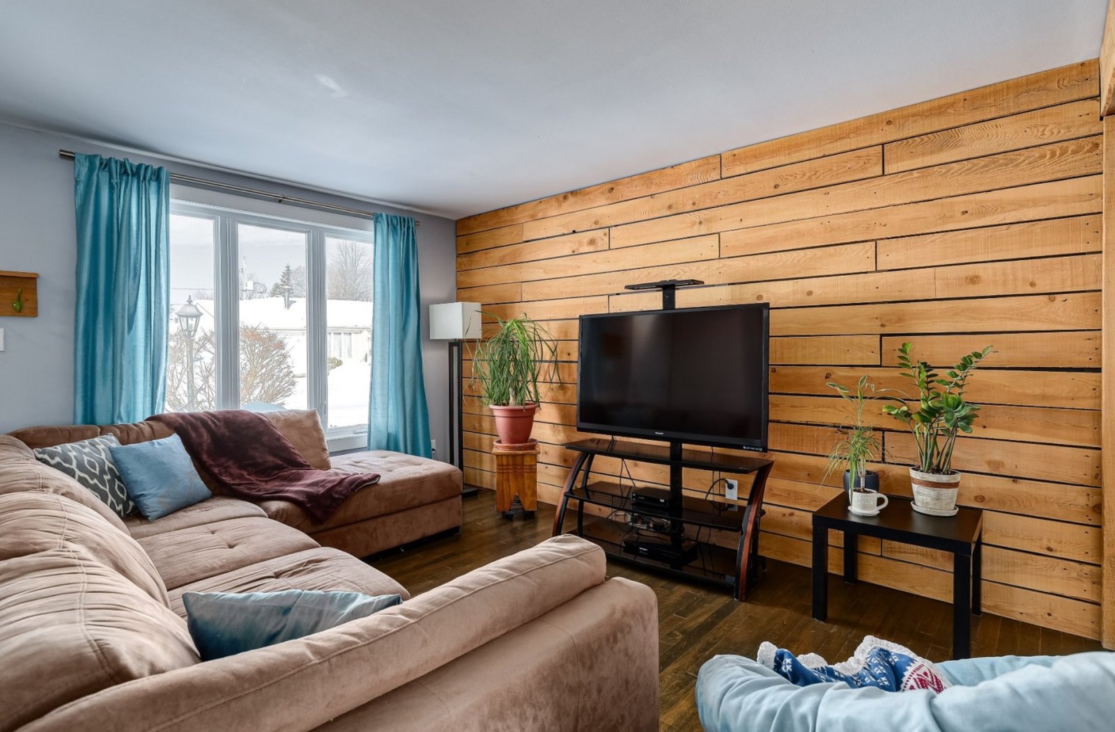 Ravissante maison de 279 000 $ qui charme avec son intérieur au goût du jour