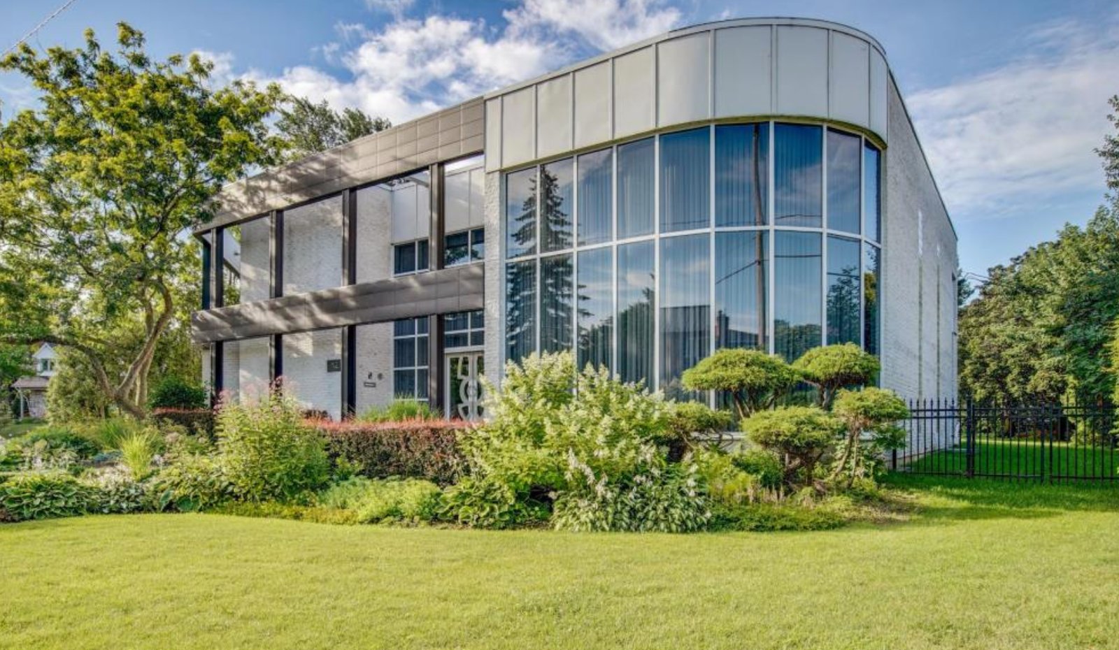 Cette maison à vendre à Boucherville n'a rien à envier aux hôtels les plus luxueux du monde