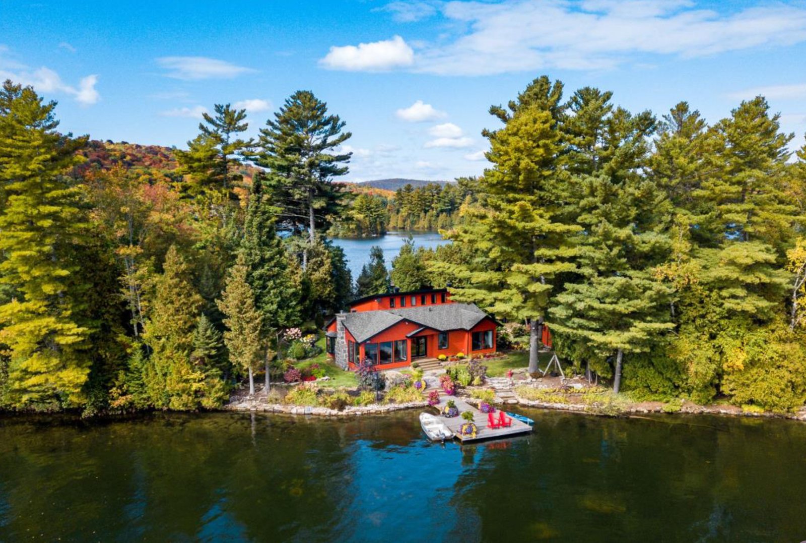 La vie au bord de l’eau sur une île privée, ça vous dit?