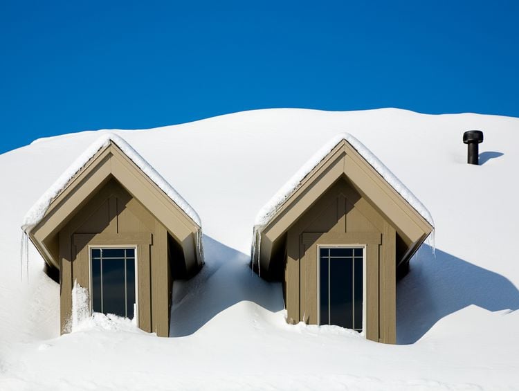 Avez-vous besoin de retirer la neige sur votre toit?