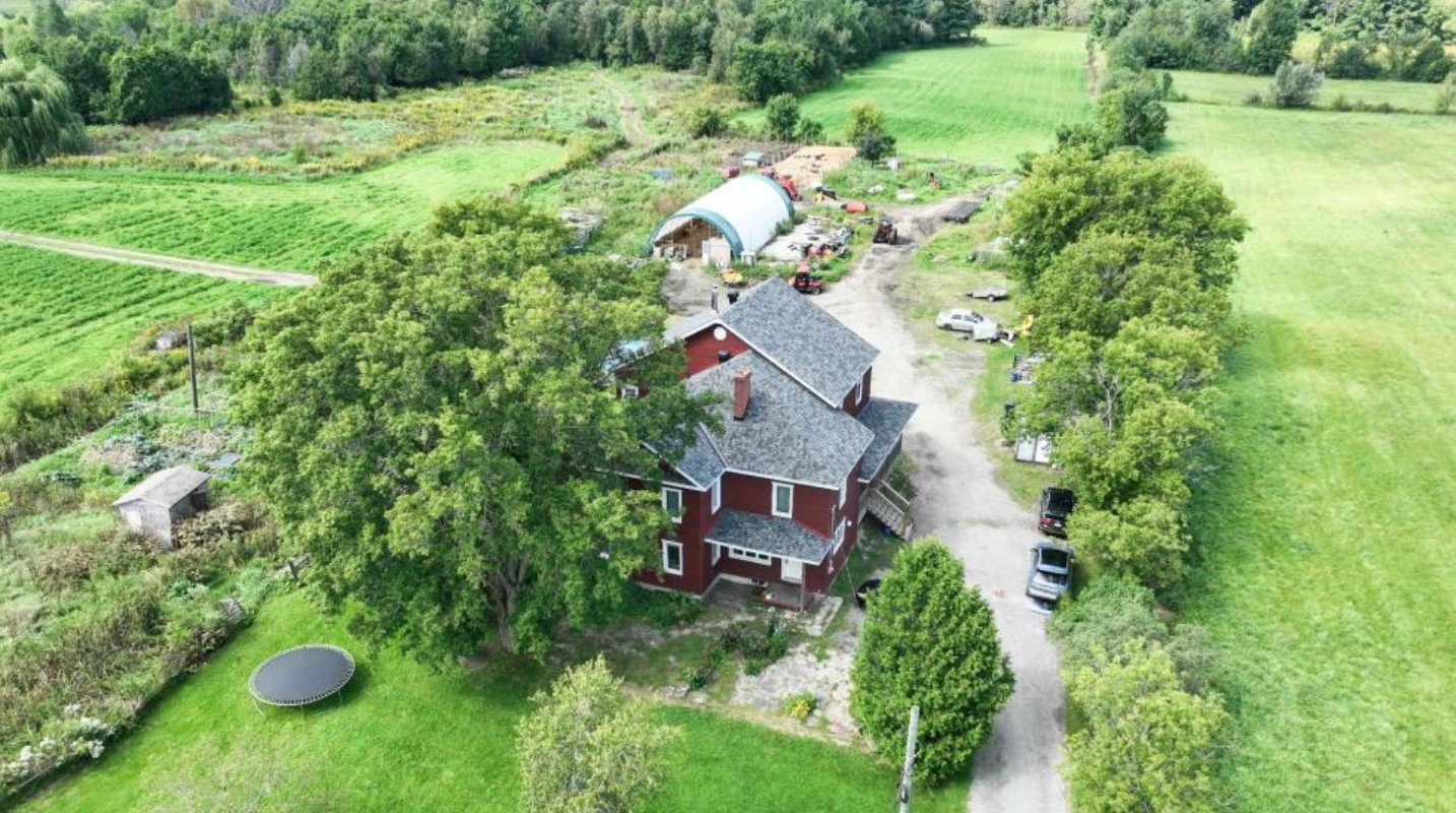 Superbe ferme centenaire à vendre à seulement 30 minutes de Montréal