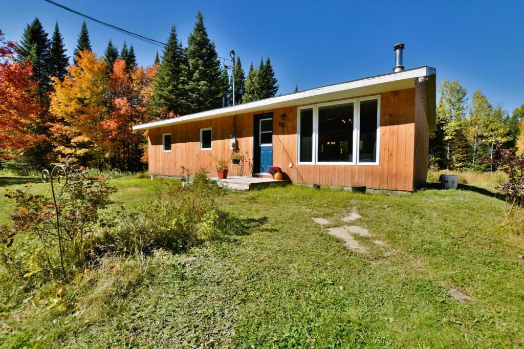 Parfait lieu de cocooning en pleine nature vendu meublé à 249 900$ 