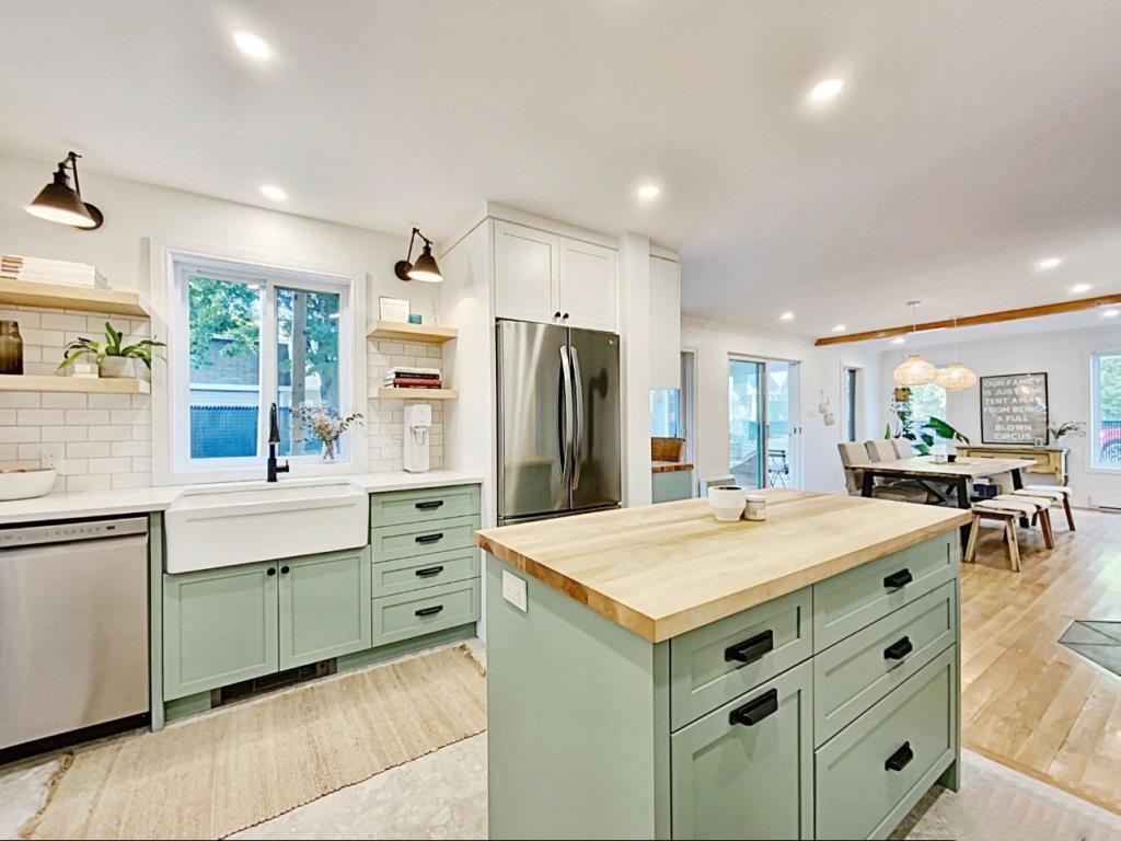 Un coup de cœur! Spacieux cottage baigné de lumière localisé entre ville et campagne à 45 mins de Montréal