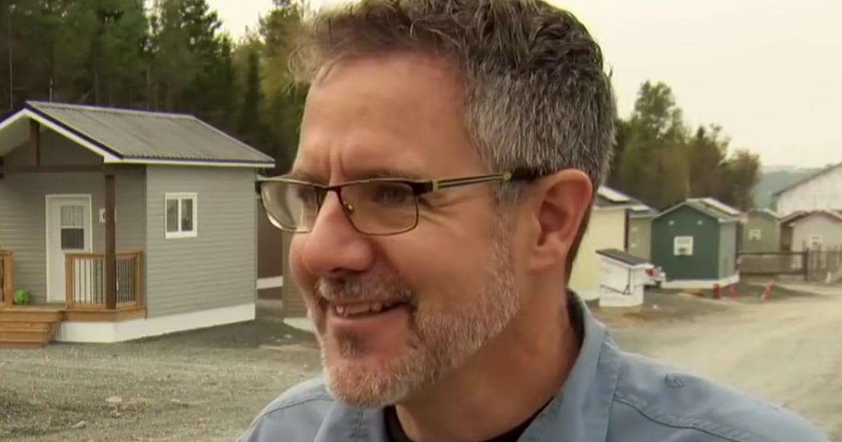 Un millionnaire construit 99 mini-maisons pour aider les personnes dans le besoin