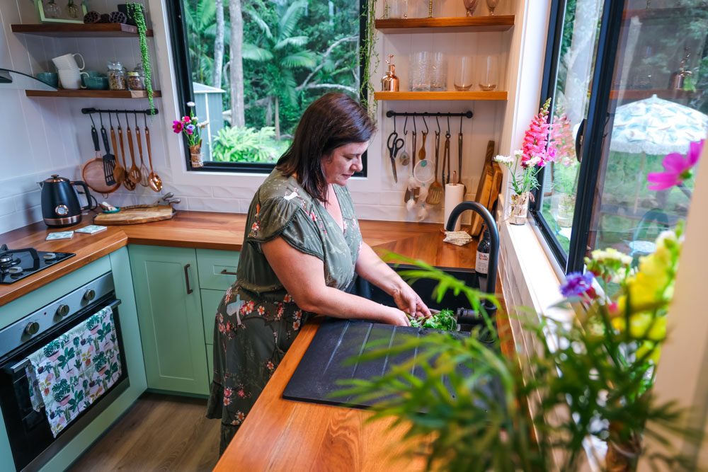 Après avoir tout perdu lors d'un tremblement de terre, elle a construit cette incroyable petite maison