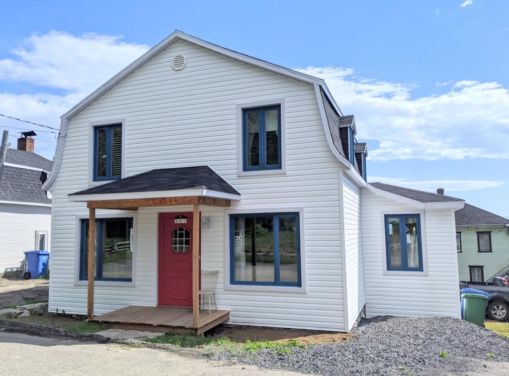 Mignonne centenaire de 4 chambres à vendre pour 149 000$