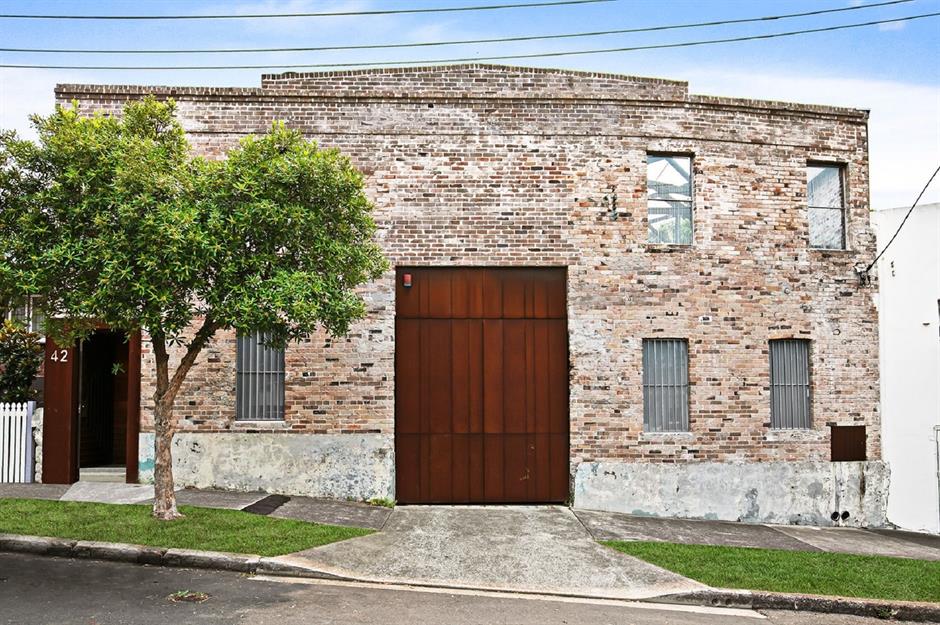 Impressionnante transformation d’une usine à bonbons en une maison moderne au cachet unique