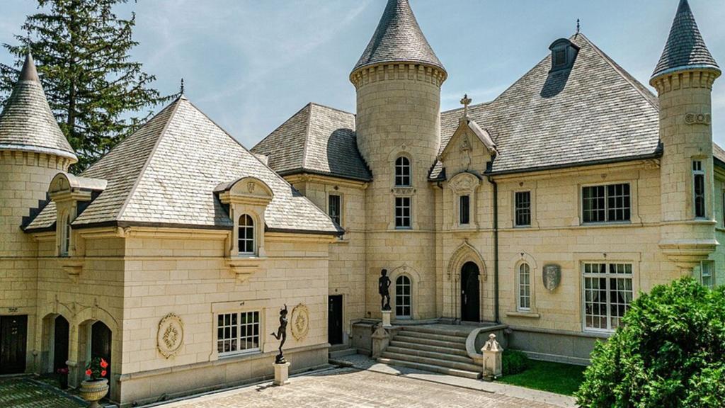 Un magnifique château en vente pour 19,5 M $ sur l'île de Montréal