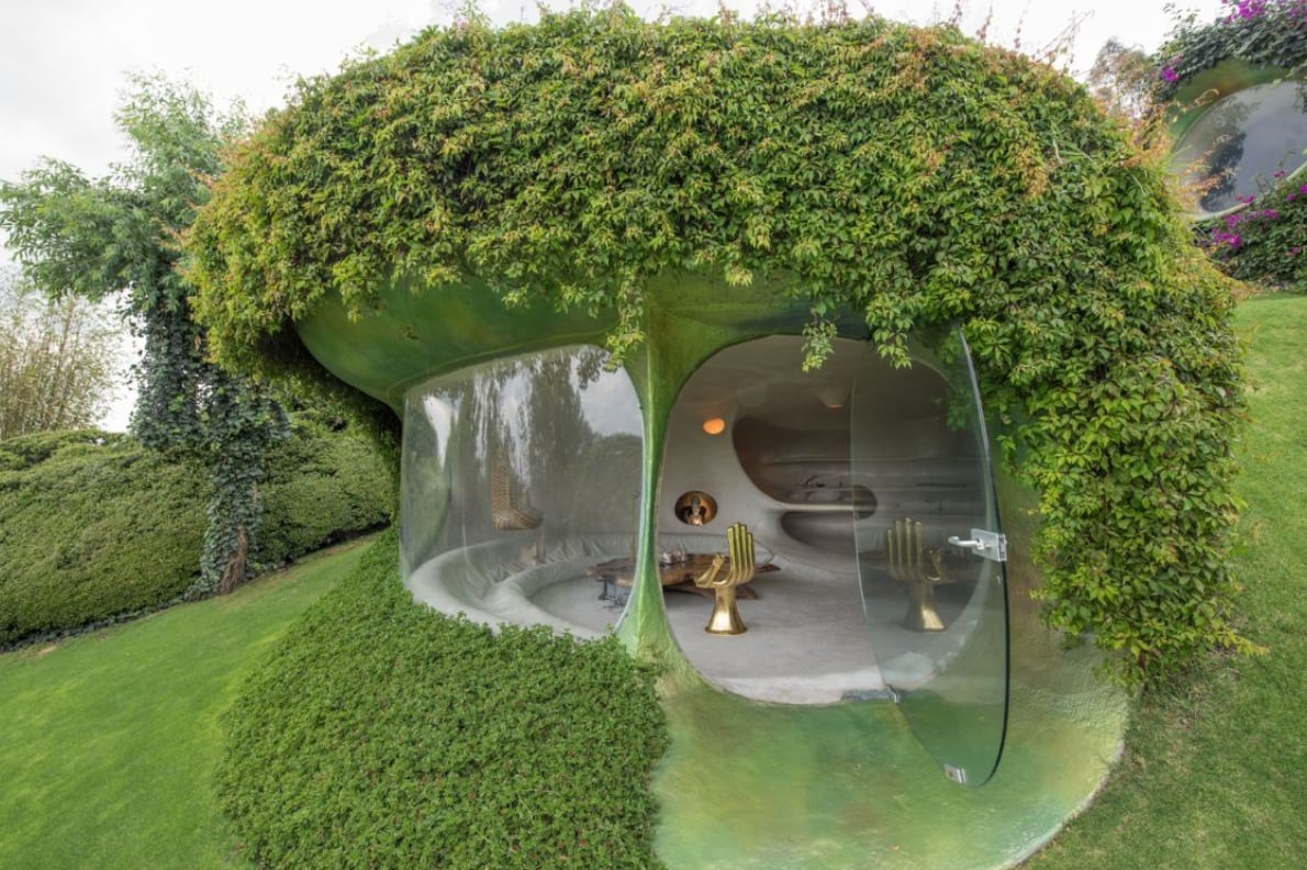 Admirez la décoration à l'intérieur de cette luxueuse maison souterraine