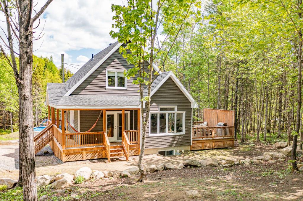 375 737 pi² de tranquillité absolue et une maison au design tendance: la combinaison parfaite!