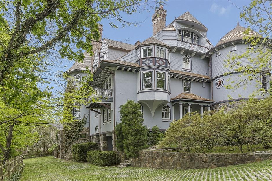 Derrière la façade conventionnelle de ces maisons se cache des intérieurs tout à fait surprenants
