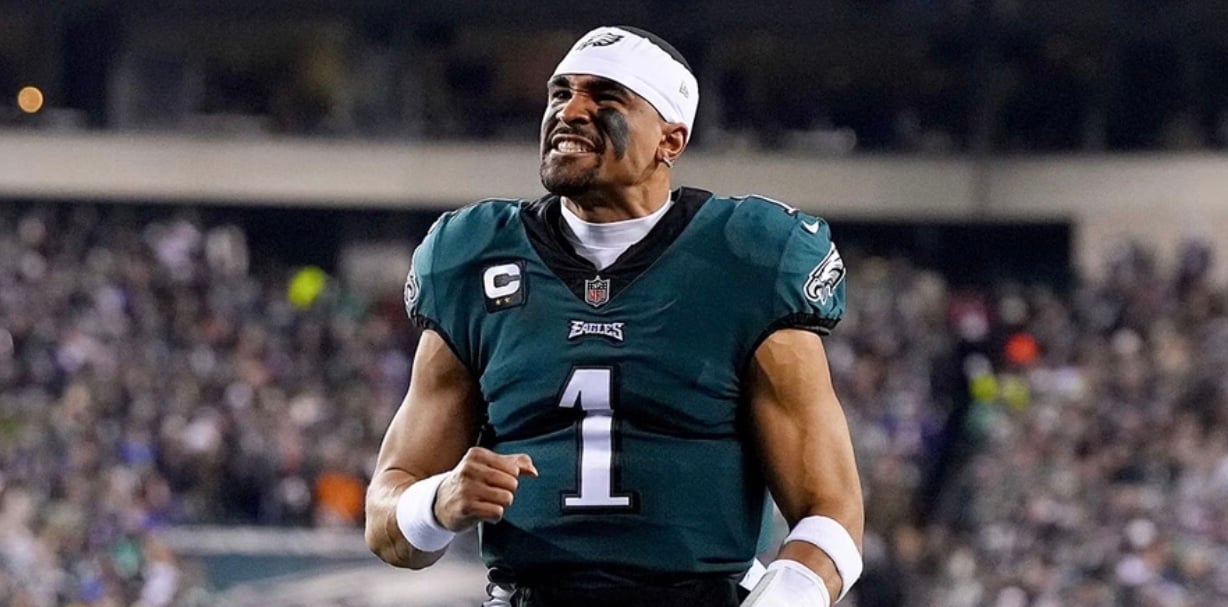 Le quart-arrière vedette des Eagles vit dans une location de 2 000 $ par mois malgré son contrat de 255 millions de dollars