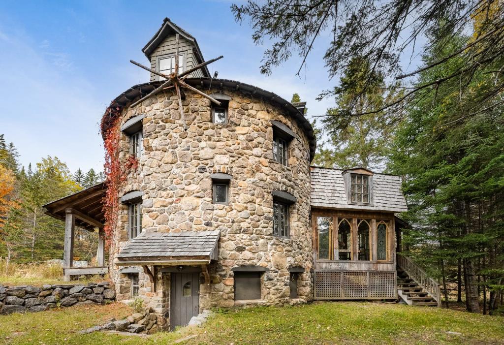Habitez dans un ancien moulin au décor incomparable, rénové en conservant son cachet unique