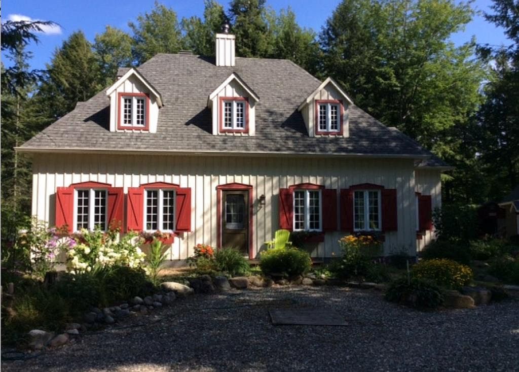 Charmant cottage avec boiseries sur mesure niché dans un environnement champêtre à 15 mins de la ville