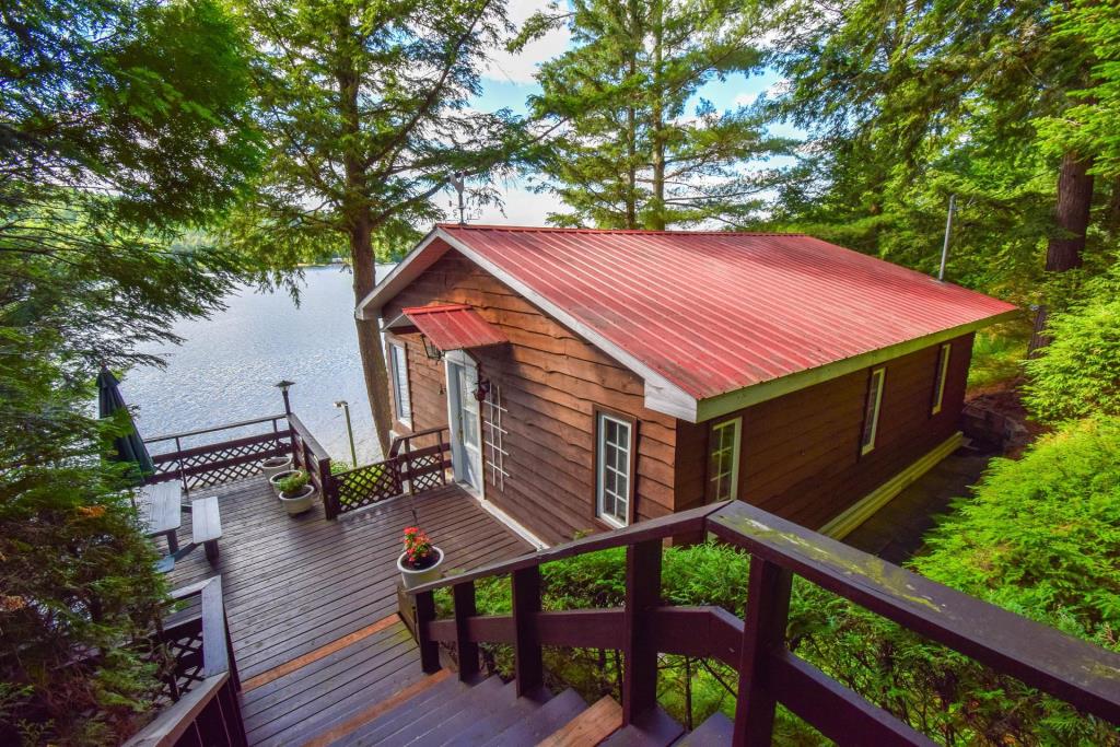 Vue panoramique, couchers de soleil et séjours apaisants vous attendent dans ce chalet meublé de 3 chambres