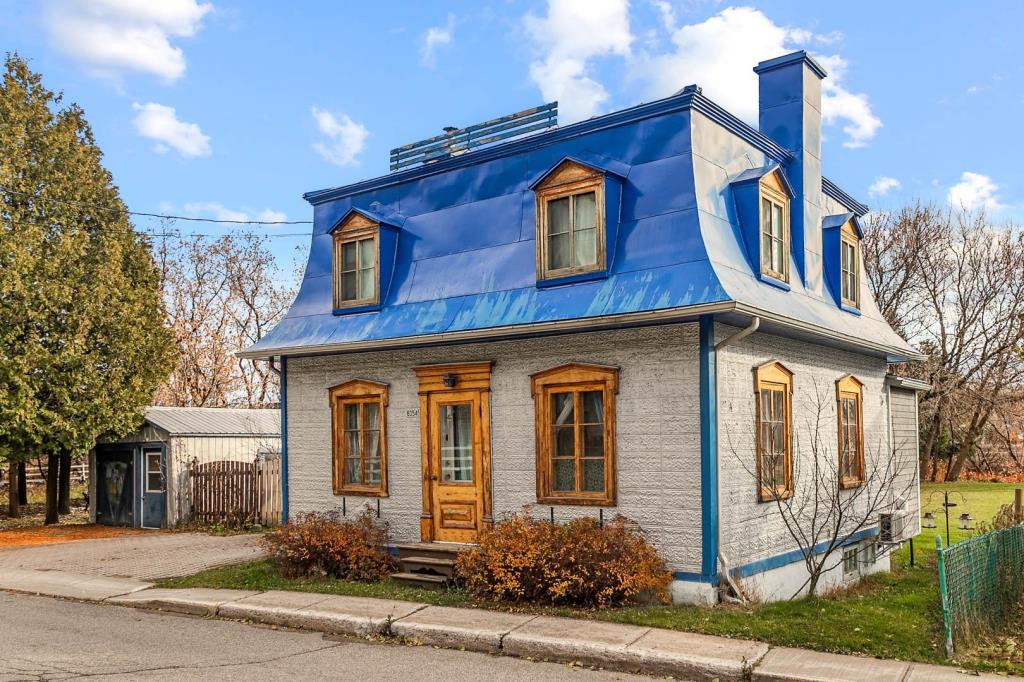 Absolument charmante! Centenaire de 3 chambres à vendre pour 254 900 $