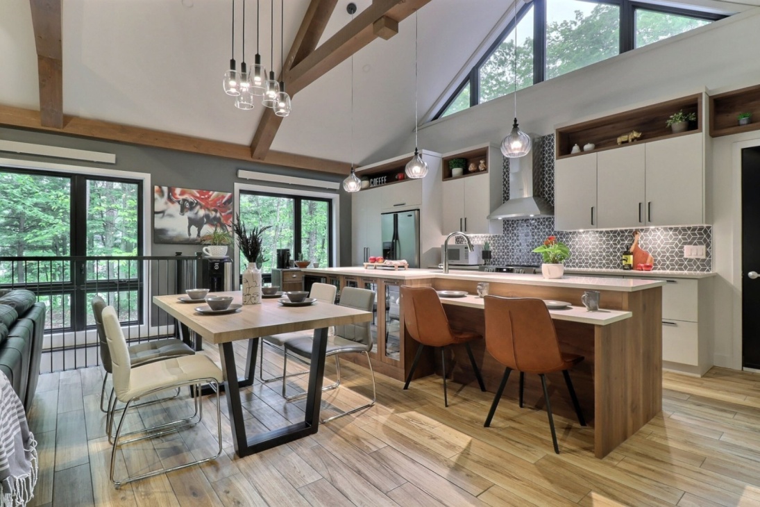 Nouvelle sur le marché! Tout simplement parfaite avec son intérieur chaleureux 