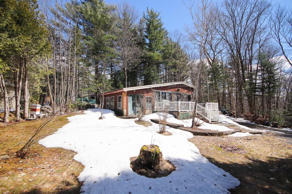 Joli refuge 4 saisons à petit prix: votre pied-à-terre dans les Laurentides à 140 000$