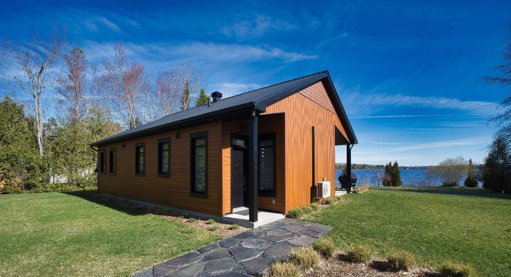 Luxueux chalet moderne pour des séjours de rêve sur la rive d'un lac paisible