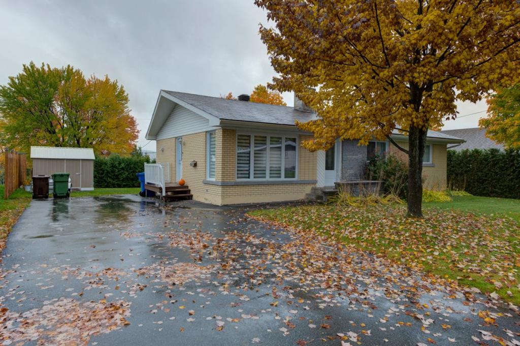 Nouveau clés en main sur le marché! Bungalow à 169 000$ abondamment rénové, doté de 4 chambres et 2 salles de bain 