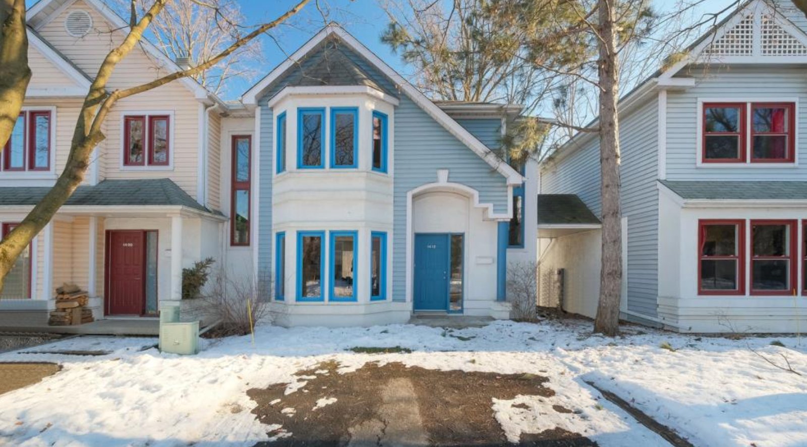 Maison colorée à vendre située au coeur du Vieux-Longueuil