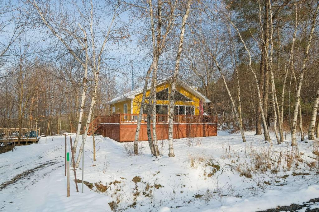 Évadez-vous dans ce cocon douillet meublé et équipé, situé près des pistes de ski et des attraits locaux