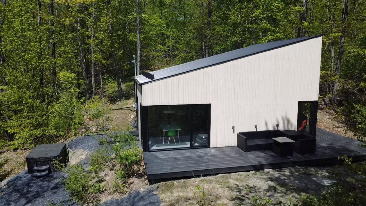 Laissez le stress du quotidien derrière vous en vous évadant dans cette charmante villa moderne à louer