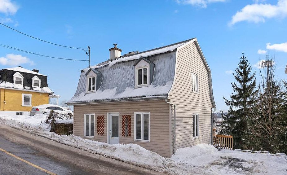 Un bijou à 165 000$! Authentique maison mansardée de 1870 à 2 pas des services