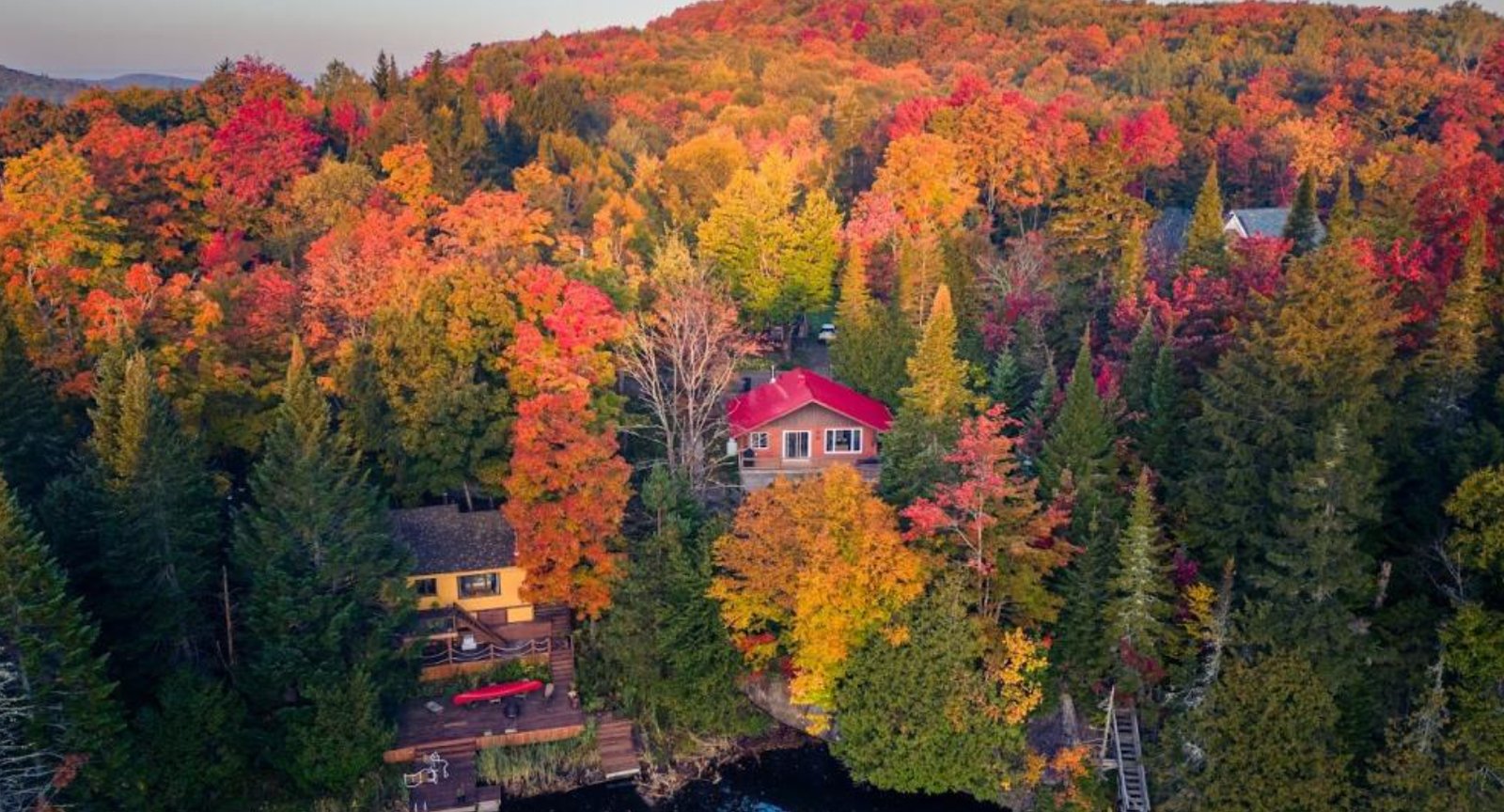 Libre immédiatement et vendu meublé ! Magnifique chalet sur le bord de l'eau