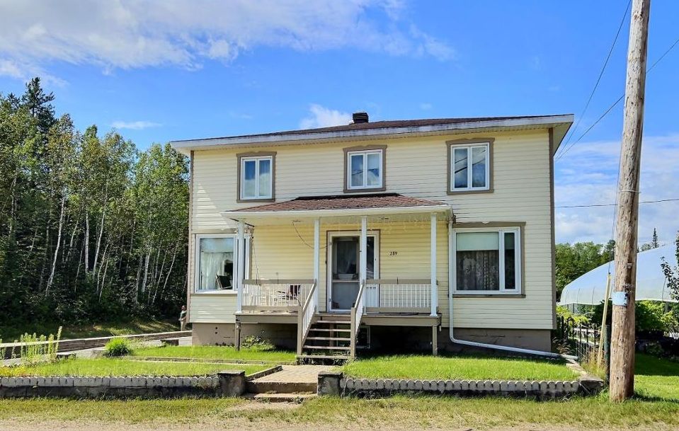 Libre rapidement! Une aubaine de 7 chambres à seulement 185 000$