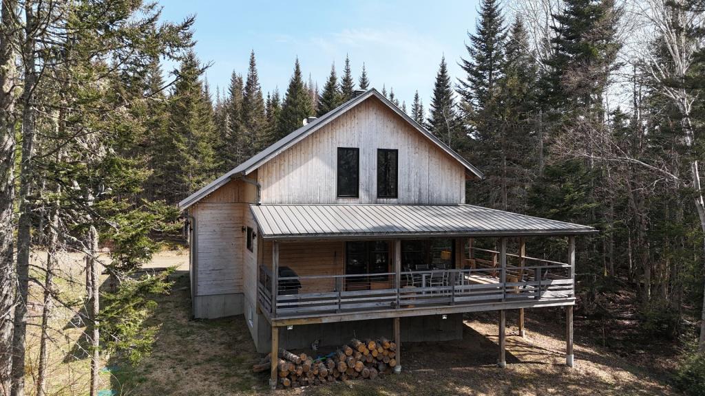 Prix réduit pour ce superbe refuge rustique au cœur de la forêt