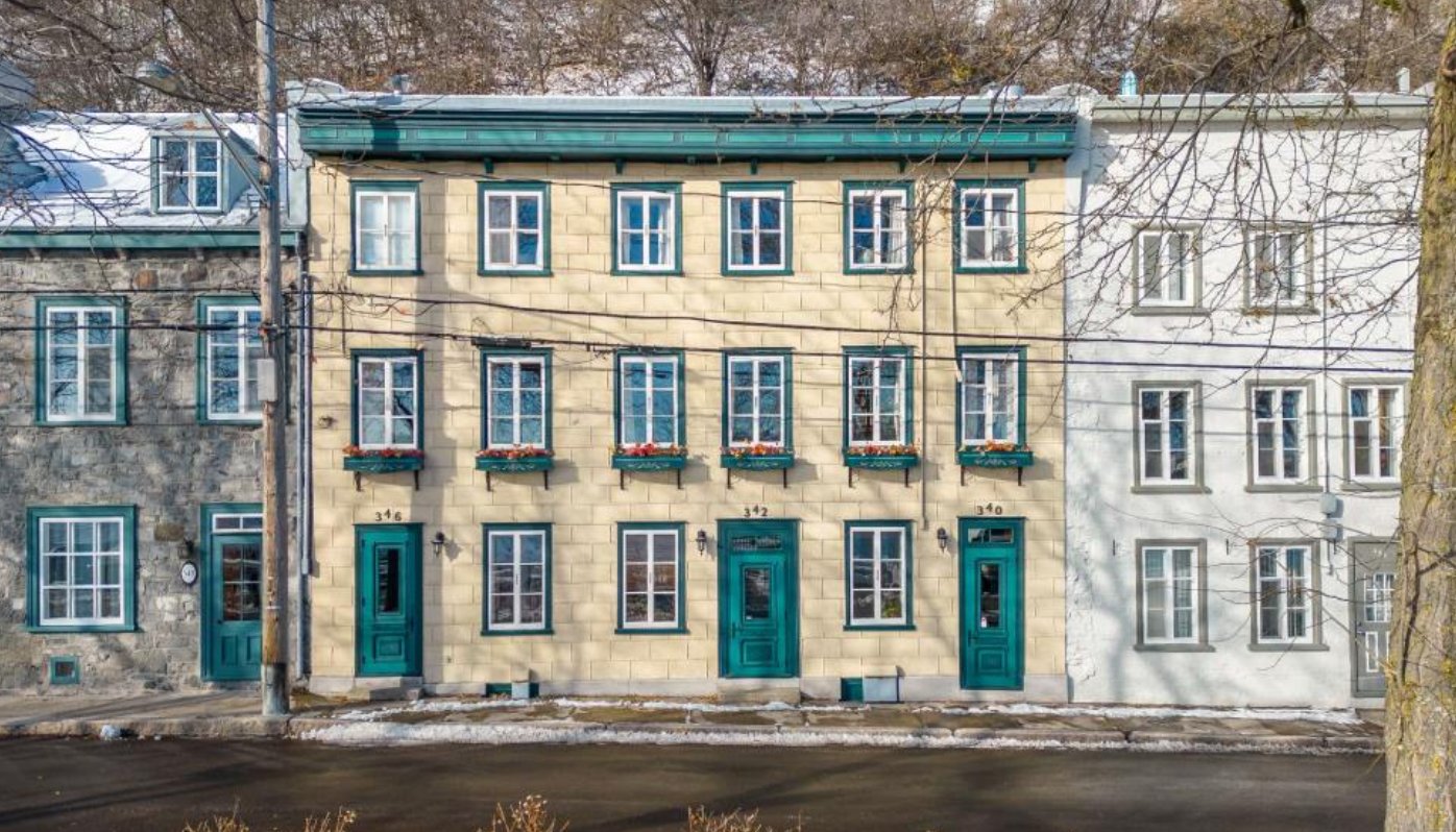 Coquet duplex patrimonial offrant une vue directe sur le fleuve Saint-Laurent