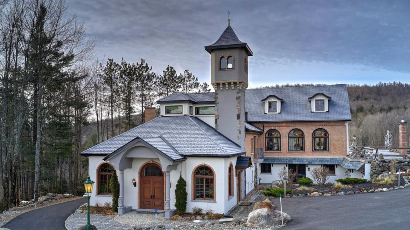 Ce magnifique vignoble à 1 h 30 de Montréal contient même un château