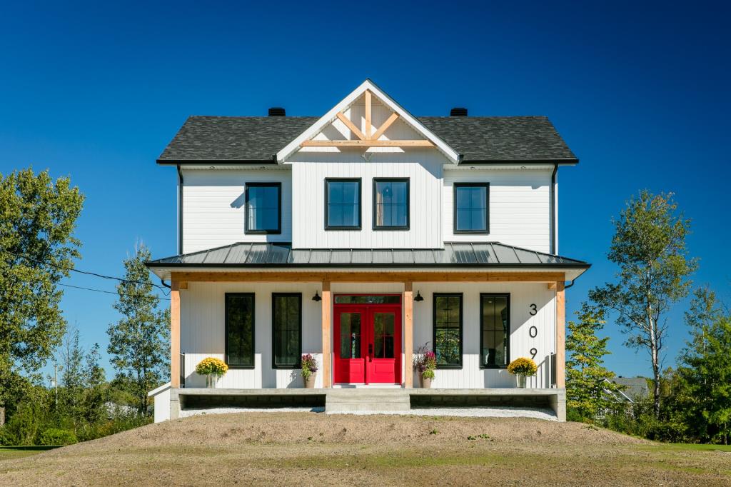 Propriété clés en main pleine de charme avec son intérieur d'inspiration farmhouse contemporaine