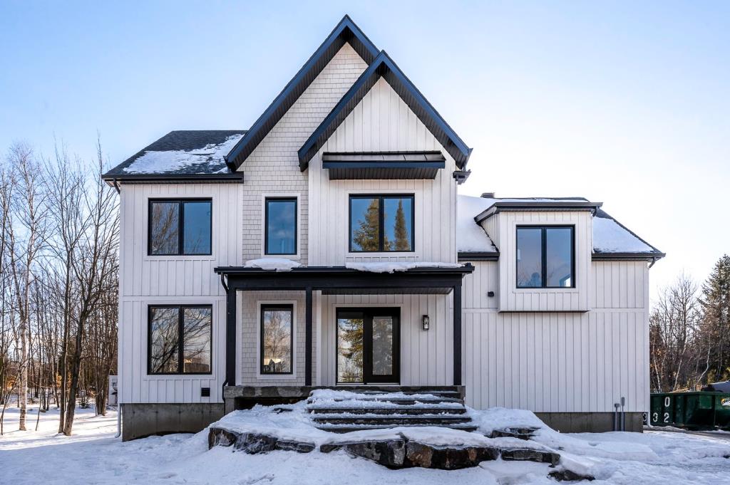 De grandes pièces lumineuses, un intérieur chic et épuré: voici une irrésistible farmhouse contemporaine toute neuve